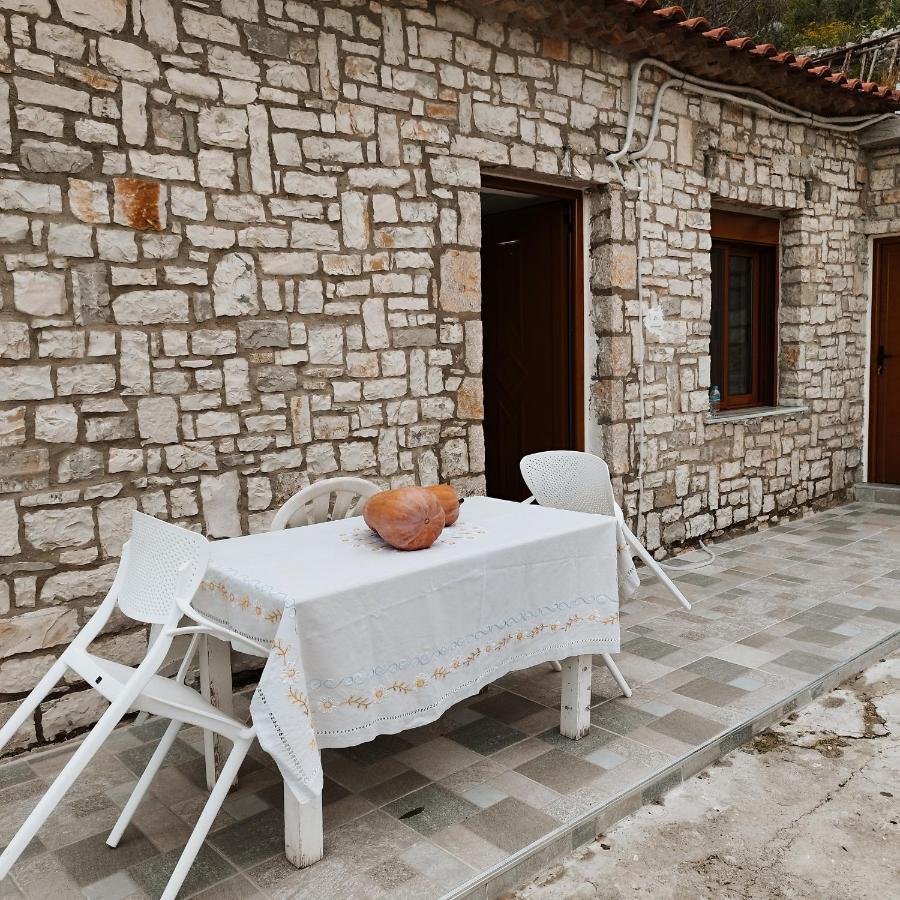 Farmhouse Qeparo Exterior foto
